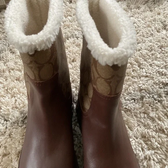 Coach Signature Monogram Faux Shearling Lined Winter Boots Brown Rubber Sole 10 - Picture 2 of 8